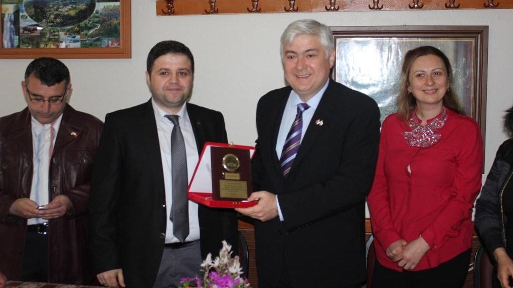 Gürcistan Büyükelçisi Gönen’de Ziyaretlerde Bulundu